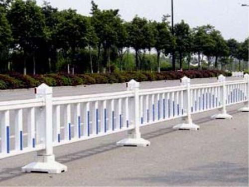 天津佳鼎塑鋼圍欄制品廠 專注道路護(hù)欄與景觀防護(hù)的優(yōu)選伙伴